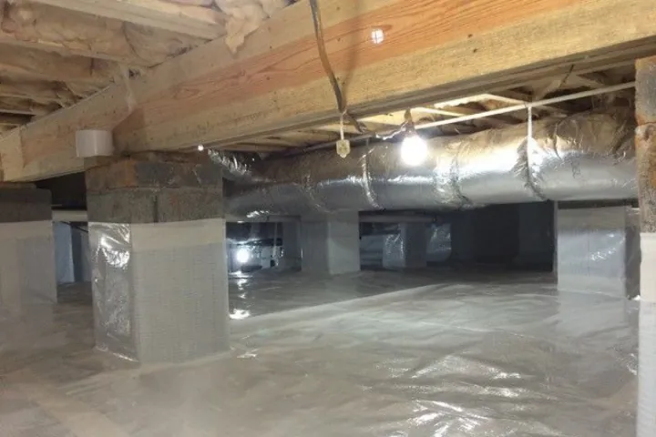 Encapsulated crawl space with vapor barrier, piers and insulated ductwork